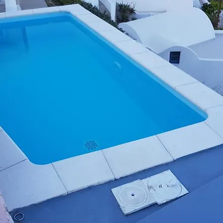 Apollon Village أنافي