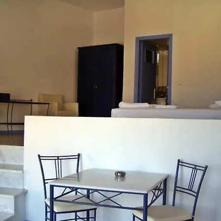 Apollon Village أنافي